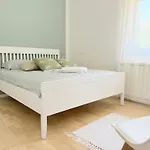 Luna Serene Garden Home - Jacuzzi&Gym Zara