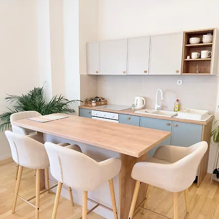 Luna Serene Garden - Jacuzzi & Gym Apartament