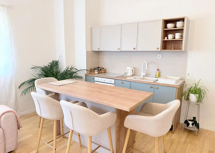 Luna Serene Garden - Jacuzzi & Gym Apartment