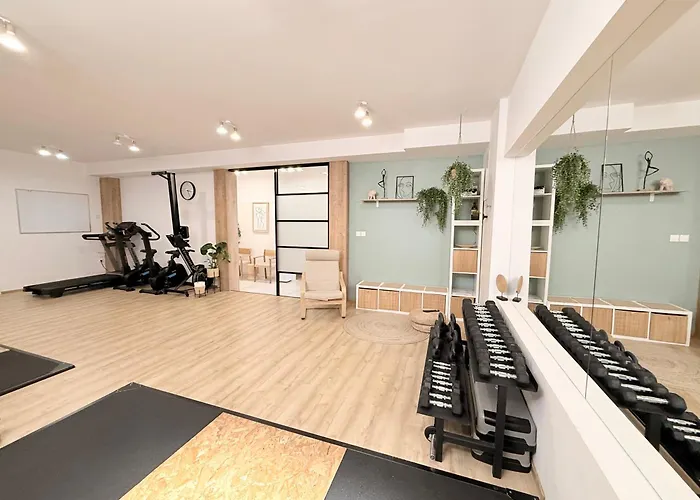 Apartment Luna Serene Garden - Jacuzzi & Gym *